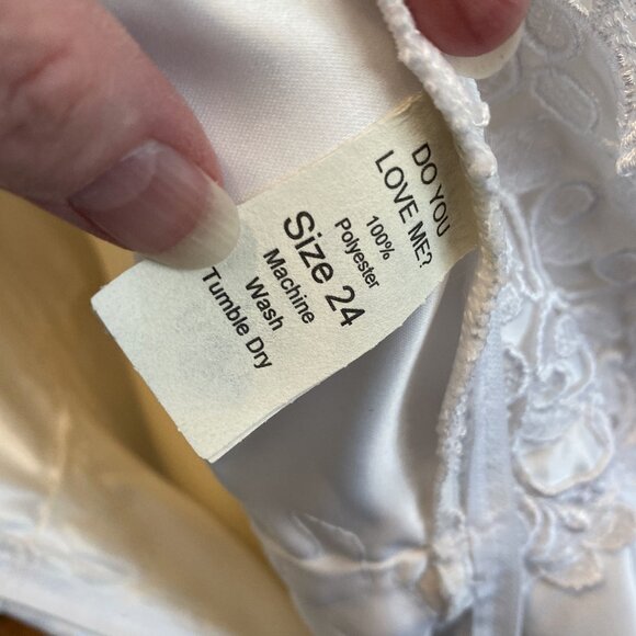 5) Wedding Gown: Holy Elegance - Picture 5 of 10